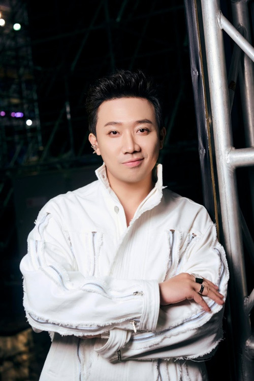 NSƯT Công Ninh chia sẻ về phát ngôn của Trấn Thành trên Dân Việt: "Tôi thấy anh Trấn Thành nói vậy hơi thiển cận và hồ đồ. Thực trạng đâu có như anh ấy nói? Làm sao 4 năm trời đào tạo chính quy như vậy lại "không ra hồn" được?... Ảnh: FB Trấn Thành.