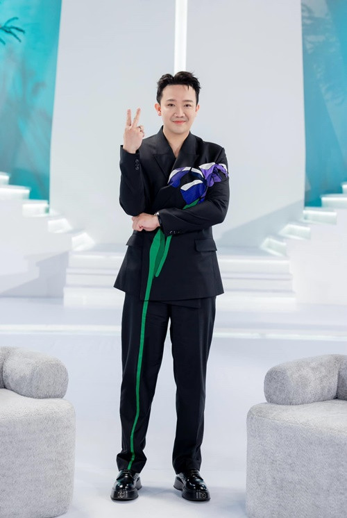 Nhiều khán giả cho rằng MC Trấn Thành không nên than thở bởi nghề nào cũng có áp lực, ánh hào quang khiến Trấn Thành gặp áp lực nhưng cũng mang lại cho anh sự nổi tiếng, giàu có. Ảnh: FB Trấn Thành.