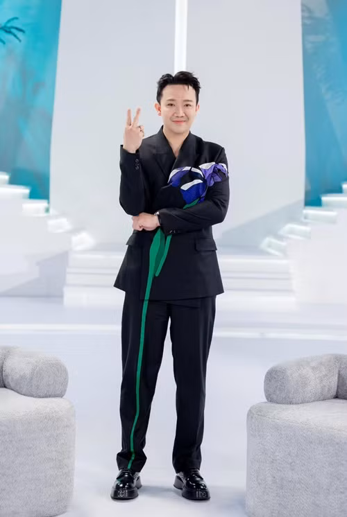 Nhiều khán giả cho rằng MC Trấn Thành không nên than thở bởi nghề nào cũng có áp lực, ánh hào quang khiến Trấn Thành gặp áp lực nhưng cũng mang lại cho anh sự nổi tiếng, giàu có. Ảnh: FB Trấn Thành.