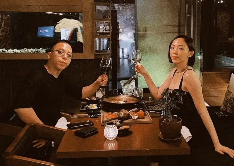 Tóc Tiên - Hoàng Touliver thường xuyên bên nhau, đặc biệt là các dịp lễ Tết, kỷ niệm, sinh nhật.