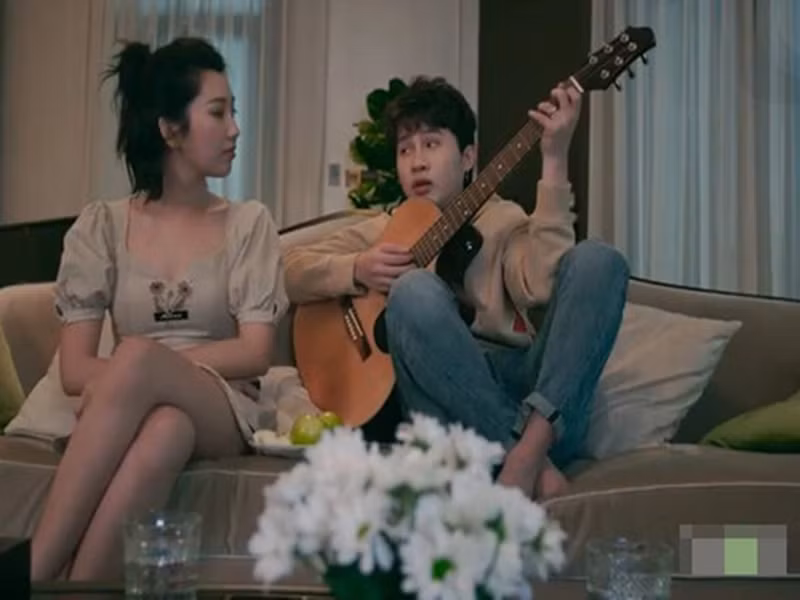 Trước tin đồn hẹn hò, Thúy Ngân và Jack từng cùng tham một số gamehow. Thúy Ngân còn góp mặt trong MV Không thể rời mắt của Jack. Ảnh: Dân Việt.