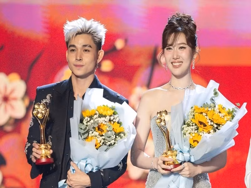 Sự nghiệp diễn xuất của Thúy Ngân ngày càng thăng hoa. Với vai diễn chính trong phim 7 năm chưa cưới sẽ chia tay, Thúy Ngân được vinh danh hạng mục Nữ diễn viên được yêu thích nhất ở giải Mai Vàng vào tháng 1/2025. Ảnh: Znews.