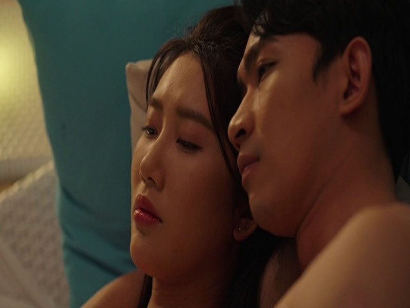 Thúy Ngân và Võ Cảnh đóng chung phim 7 năm chưa cưới đã chia tay. Trên màn ảnh, cả hai có nhiều phân cảnh táo bạo. Ảnh: Người Lao Động.