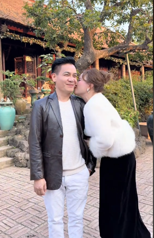 Trong đoạn clip, Hoàng Yến còn có nhiều cử chỉ thân thiết với Huy Cường. Ảnh: TikTok Hoàng Yến.