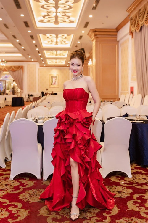 Con gái luôn là nguồn động lực để Maya vượt qua khó khăn. "Nhiều lúc công việc hay những thứ xung quanh tác động khiến mình bận lòng, chỉ cần nghĩ đến việc con gái sắp đi học về, sẽ được nói chuyện với con thì cảm xúc tiêu cực sẽ biến mất. Maya không cần bất kỳ một người đàn ông nào giúp mình đứng vững, vì Maya tin những gì đã trải qua khiến mình mạnh mẽ và con gái là nguồn năng lượng mạnh hơn", nữ ca sĩ chia sẻ trong cuộc phỏng vấn với Phụ Nữ Việt Nam.