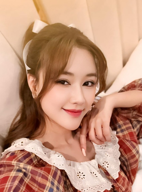 Nữ ca sĩ sinh năm 1988 không tiết lộ hình ảnh khi bị liệt dây thần kinh số 7.