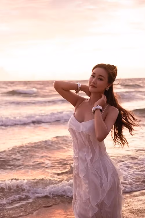 Vóc dáng hiện tại của Maya gợi cảm hút mắt.