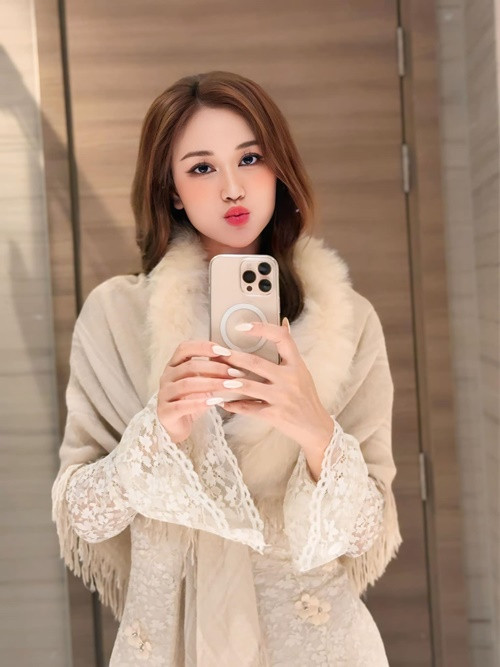 Nữ ca sĩ chia sẻ trên Arttimes, vì biến cố sức khỏe, cô phải nghỉ ở nhà hơn 1 năm, rồi mới dần hoạt động nghệ thuật trở lại vào năm 2023.