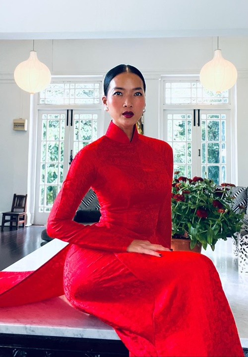 Mỗi dịp lễ Tết, Bằng Lăng thường diện áo dài chụp ảnh. Ảnh: FB Bằng Lăng.