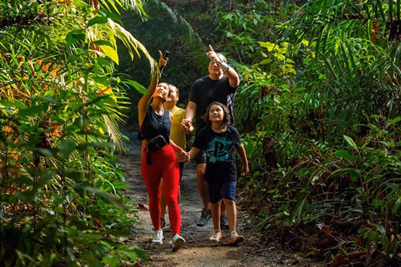 Chồng ngoại quốc và hai con trai của Bằng Lăng thích các hoạt động ngoài trời. Vì vậy, vào cuối tuần, cả gia đình nữ người mẫu thường đi dã ngoại, leo núi. Ảnh: Thời Đại Plus.