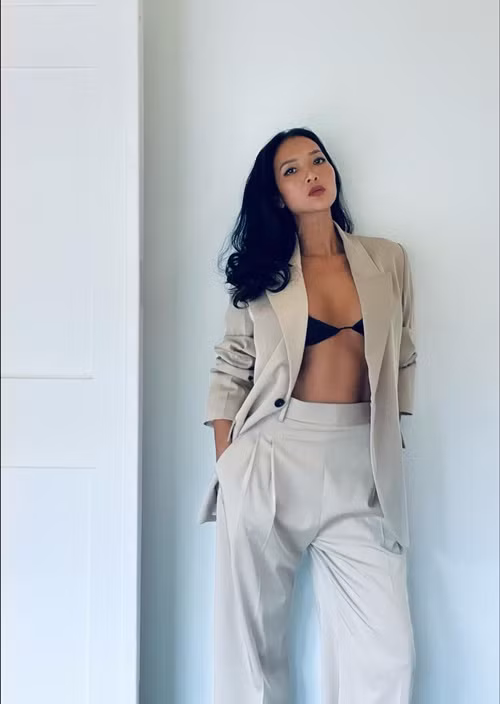 Nữ người mẫu chuộng phong cách hở bạo. Ảnh: FB Bằng Lăng.