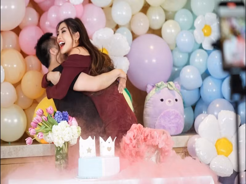 Chồng Võ Hoàng Yến vui mừng khi biết nữ người mẫu mang bầu con gái.