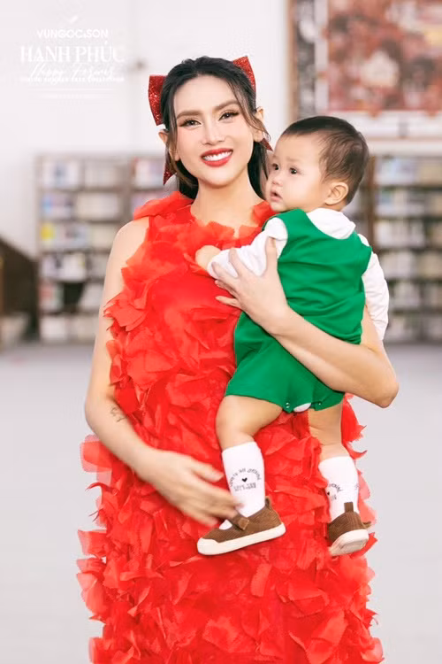 Con gái của nữ người mẫu tên Nubi.