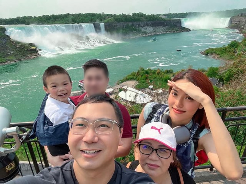Vợ chồng Lan Khuê đưa con trai sang Canada thăm gia đình. Ảnh: Instagram Lan Khuê.