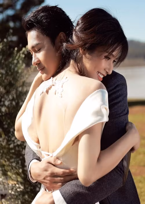 Trong mắt Thảo Trang, chồng là người rất chín chắn. Còn Quang Pháp cảm thấy vợ dễ thương.