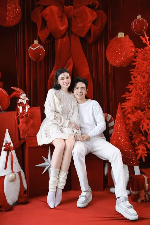 Sau 1 lần đò, có cậu con trai riêng Henry, ca sĩ Thu Thủy làm đám cưới với Kin Nguyễn vào năm 2019. Cả hai chênh nhau 10 tuổi. Ảnh: FB Thu Thủy.