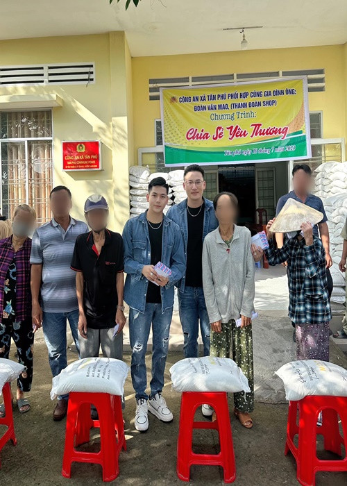 Hà Trí Quang và Thanh Đoàn chăm chỉ làm từ thiện, ghi điểm trong mắt khán giả. Ảnh: FB Thanh Đoàn.