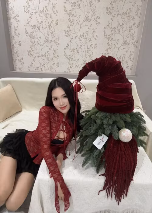 Sĩ Thanh tận hưởng cuộc sống độc thân vui vẻ ở tuổi 39.