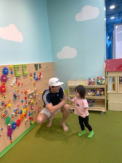 Hà Việt Dũng rất chiều chuộng ái nữ. Ảnh: FB Hà Nhung.