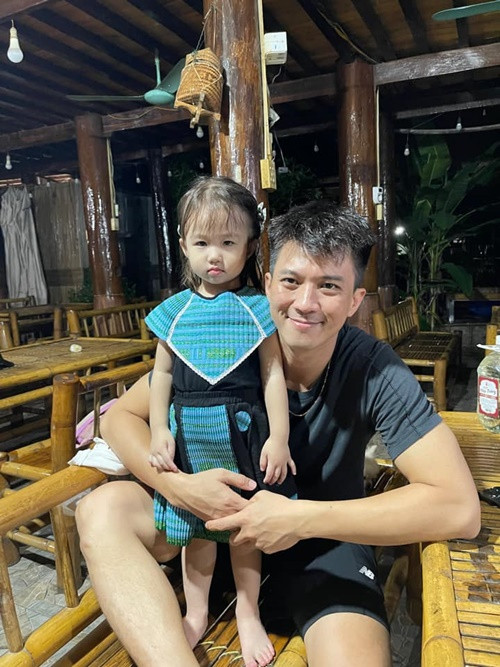 Con gái Hà Việt Dũng sở hữu gương mặt xinh xắn, có nhiều biểu cảm đáng yêu. Ảnh: Hà Việt Dũng.