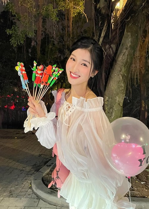 Từ đầu năm 2024, để tập trung học ngành Luật Thương mại Quốc tế tại trường Đại học Luật Hà Nội, người đẹp không tham gia các sự kiện giải trí. Ảnh: FB Phương Nhi.