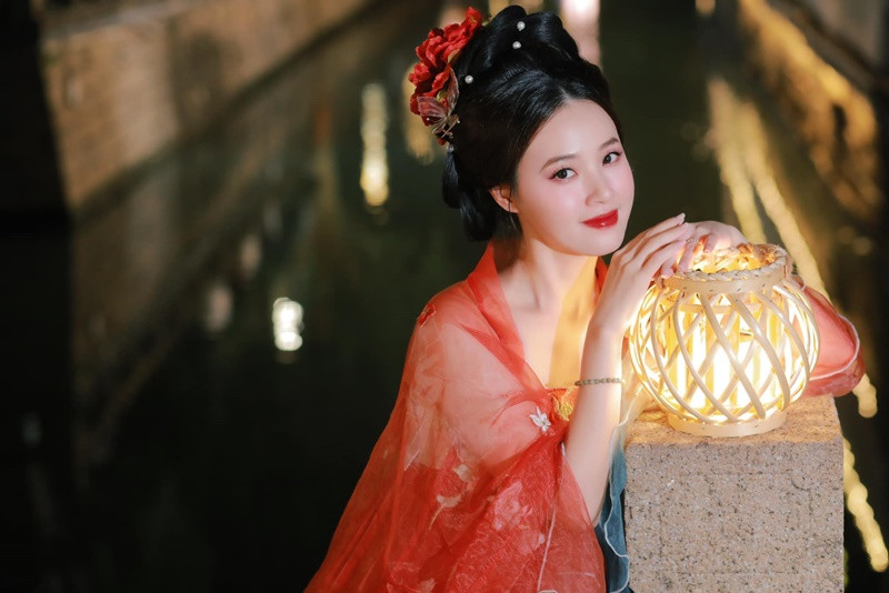 Nữ diễn viên được fan khen ngợi xinh như tiên nữ ở tuổi 36. Ảnh: FB Midu.