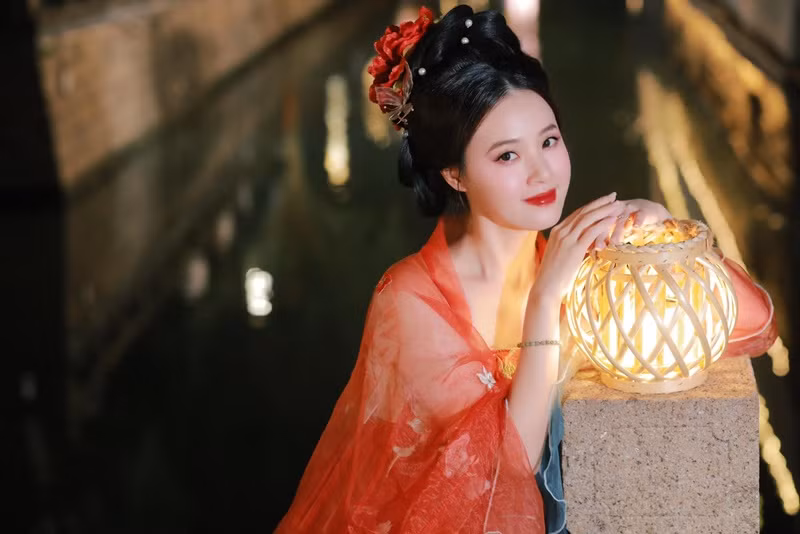 Nữ diễn viên được fan khen ngợi xinh như tiên nữ ở tuổi 36. Ảnh: FB Midu.