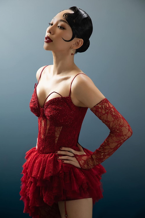 Trong nhiều năm qua, nữ ca sĩ chọn phong cách thời trang theo sở thích. Ảnh: FB Tóc Tiên.