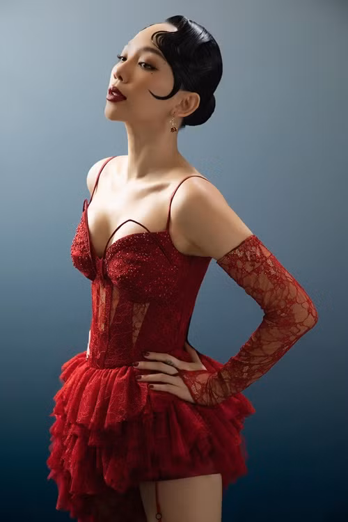 Trong nhiều năm qua, nữ ca sĩ chọn phong cách thời trang theo sở thích. Ảnh: FB Tóc Tiên.