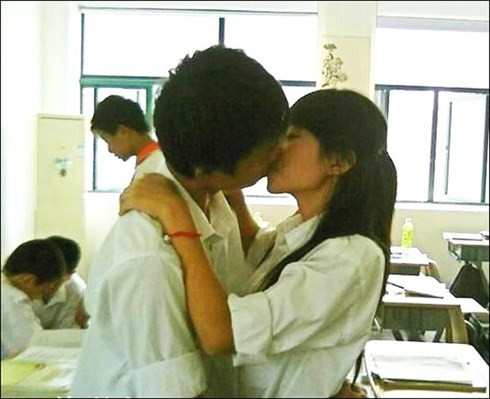 Con doi bo hoc vi... that tinh, me nga ngua, bo bao “tuoi tre tai cao“!