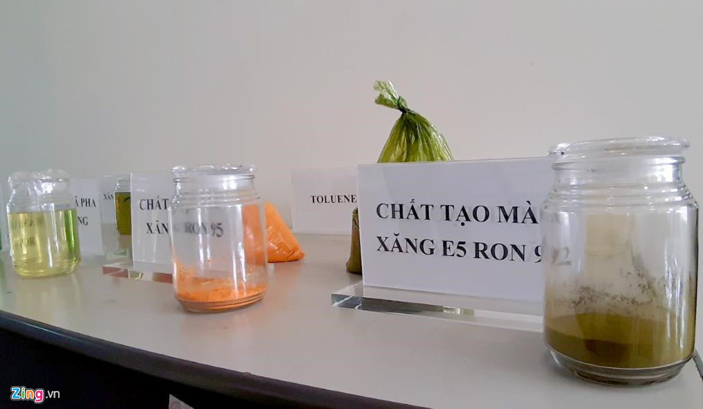 Tuy nhiên, bước đầu các bị can chỉ thừa nhận bán ra thị trường 19,5 triệu lít xăng giả, thu lợi khoảng 135 tỷ đồng. Vụ án đang được điều tra mở rộng.