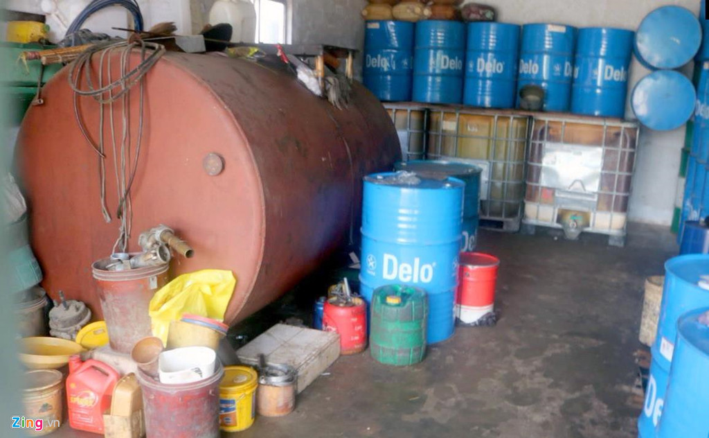 Đồng loạt khám xét 6 địa điểm ở TP.HCM, Cần Thơ, Hậu Giang và Sóc Trăng, công an thu giữ hơn 3 triệu lít dung dịch các loại (gồm 2 triệu lít hỗn hợp pha chế xăng giả; 430.000 lít dung môi chưa pha...), 3 tàu thủy, 6 xe bồn và 50 kg chất tạo màu.