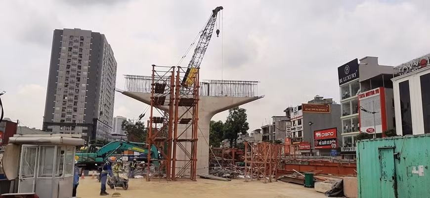 Cận cảnh cây cầu cạn nghìn tỷ giúp đường Phạm Văn Đồng hết ùn tắc Can canh cay cau can nghin ty giup duong Pham Van Dong het un tac