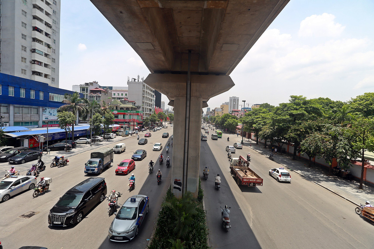 Hai tuyến đường sắt hiện đại của Thủ đô mặc dù chưa chính thức đi vào hoạt động, nhưng ít nhiều cũng tạo cảm giác mát mẻ cho nhiều người tham gia giao thông.