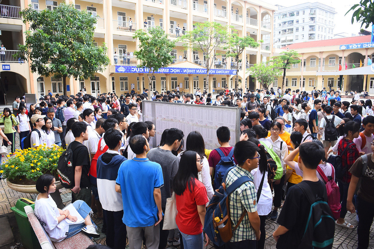 Hom nay, hon 85.000 hoc sinh Ha Noi buoc vao ky thi lop 10