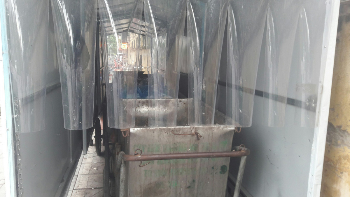 Mỗi nhà di động như này chứa được khoảng mười xe gom rác.