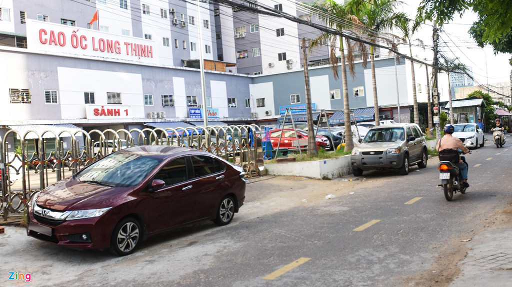 Ngày 10/6, khi tiếp xúc cử tri tại phường Ghềnh Ráng (Quy Nhơn), ông Nguyễn Thanh Tùng, Bí thư Tỉnh ủy Bình Định, cũng nêu ra vấn đề này vì trước đây, nhiều người khó khăn lắm mới mua được căn chung cư dù chỉ có giá 300-400 triệu đồng. Nay không hiểu vì sao cư dân ở đây lại sở hữu ôtô toàn đắt tiền. Ông Tùng đề nghị chính quyền Quy Nhơn cùng cơ quan chức năng vào cuộc lập lại an ninh trật tự tại chung cư Long Thịnh.