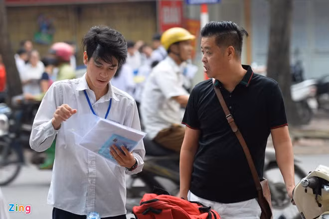 Nhiều thí sinh cho rằng đề thi môn Văn kỳ thi THPT quốc gia 2019 ssat chương trình. Ảnh Zing