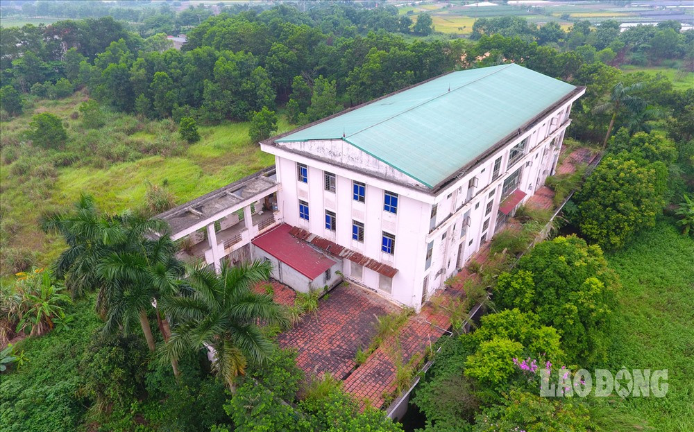 Công trình bệnh viện đa khoa không được sử dụng, gây lãng phí quỹ đất và cơ sở hạ tầng không biết đến khi nào mới được hồi sinh.