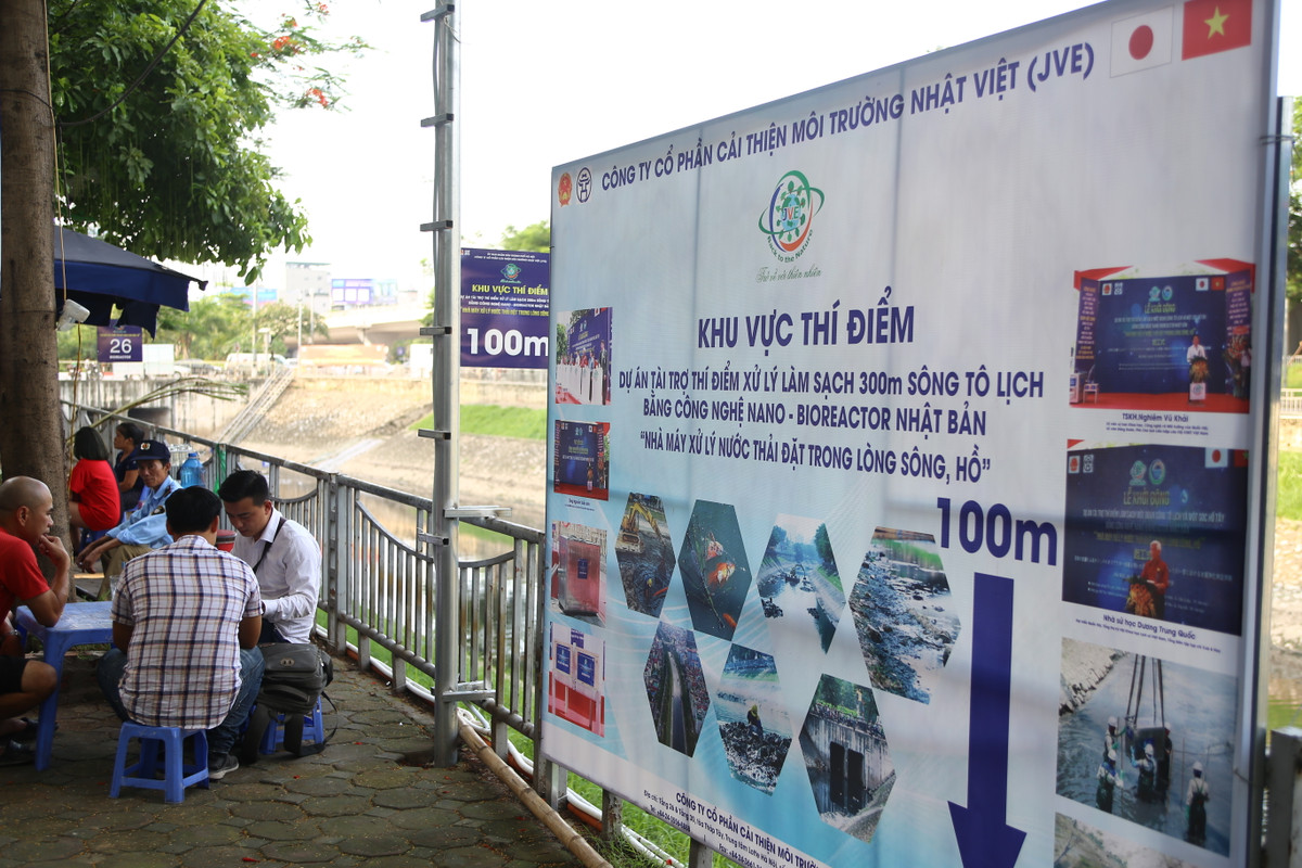 Nhiều quán vỉa hè cũng được mở bán trở lại.