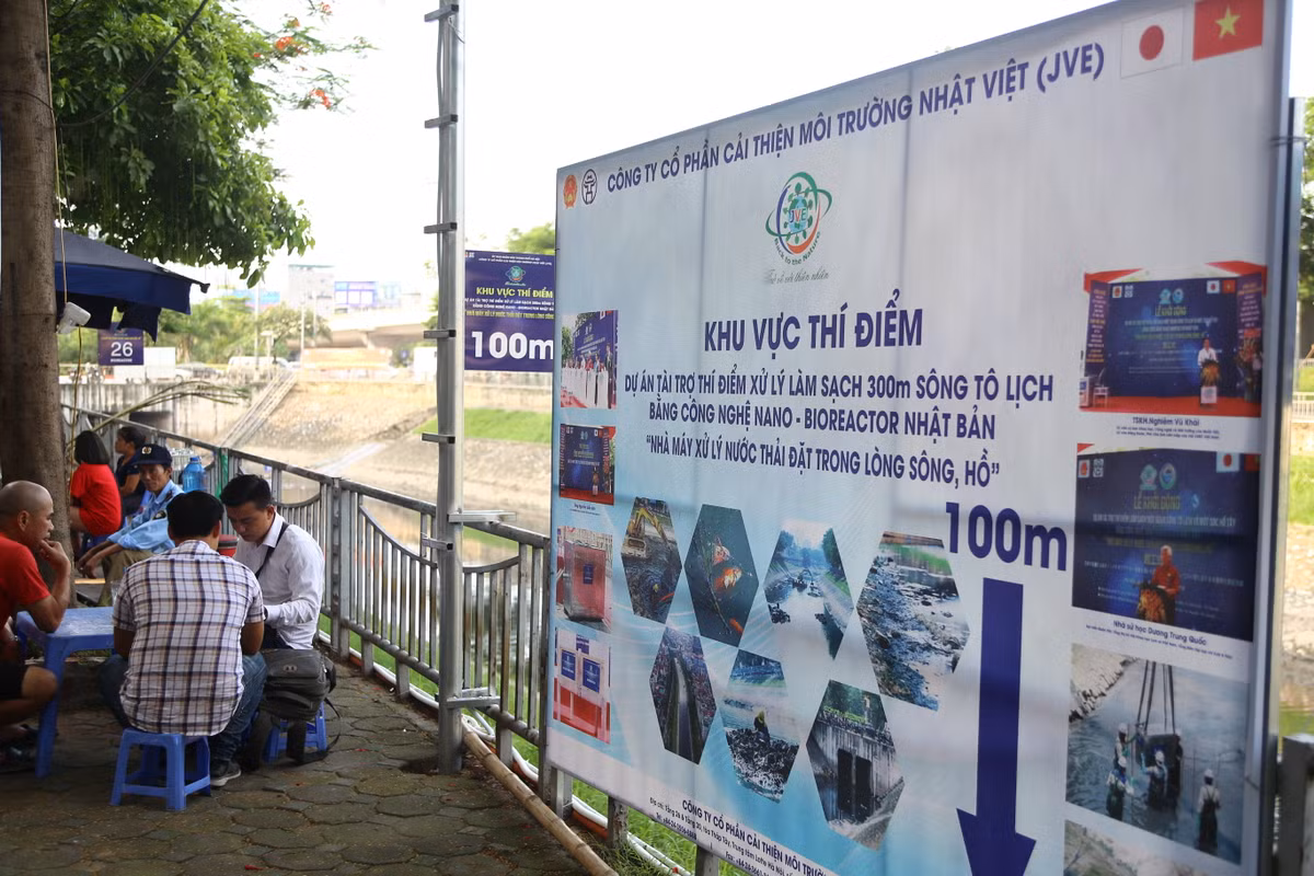 Nhiều quán vỉa hè cũng được mở bán trở lại.