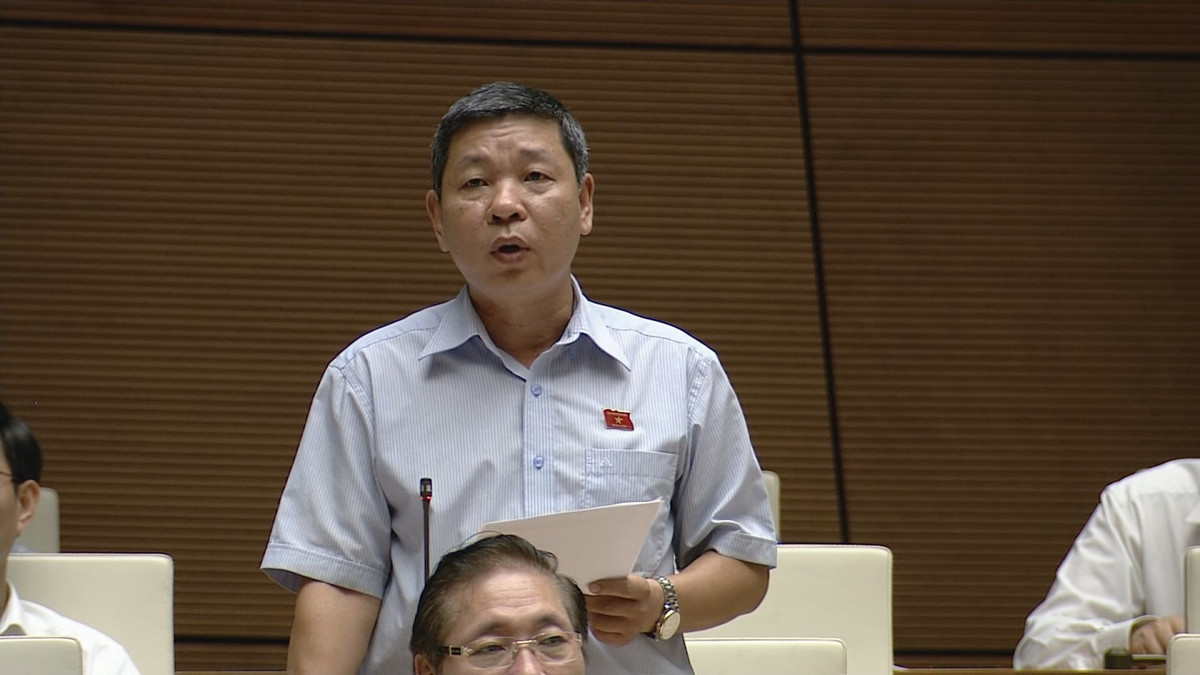 Trước hàng loạt vụ bỏ trốn như Vũ Đình Duy hay Bùi Quang Huy, Đại biểu Nguyễn Hoàng Mai (Tiền Giang) chất vấn Bộ trưởng Công an về việc có hay không việc lộ thông tin: " Đối tượng có quyền, có vị trí khi khởi tố thì đã kịp bỏ trốn?". Theo Bộ trưởng Tô Lâm, Bộ CA đang nghiên cứu để có biện pháp phù hợp vừa đảm bảo quyền tự do dân chủ của người dân nhưng không để lọt tội phạm, không làm oan người vô tội, bên cạnh đó sẽ tăng cường các hoạt động nghiệp vụ để quản lý, theo dõi đối tượng ngay từ đầu.