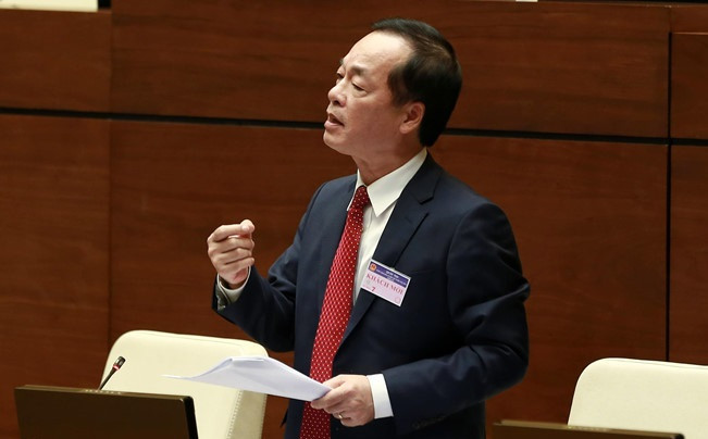 Trả lời đại biểu Mai Thị Ánh Tuyết (An Giang) về điều chỉnh quy hoạch nhiều lần, Bộ trưởng xây dựng Phạm Hồng Hà nói ông chưa có thông tin đầy đủ và không loại trừ điều chỉnh quy hoạch theo lợi ích của nhà đầu tư. Vì thế, cần kiểm soát chặt chẽ hơn việc điều chỉnh quy hoạch, Bộ sẽ cho thanh tra một số quy hoạch chi tiết ở các thành phố lớn.