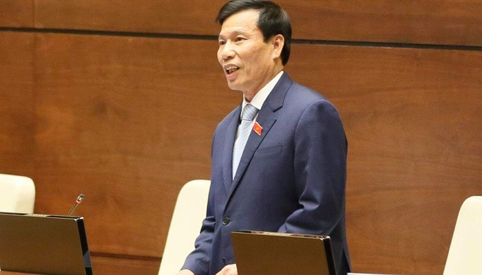 Đại biểu Nguyễn Mai Bộ chất vấn Bộ trưởng Văn hóa Nguyễn Ngọc Thiện về hành vi lệch chuẩn khi lợi dụng vấn đề tâm linh thực hiện hành vi vi phạm pháp luật, song do “hiểu lầm” câu hỏi của đại biểu, Bộ trưởng Thiện lại trả lời về lệch chuẩn văn hóa. Ông dẫn chứng việc người mẫu Ngọc Trinh ra nước ngoài dự Liên hoan phim Cannes nhưng không phải do Bộ cử đi. Người đứng đầu ngành văn hóa gọi Ngọc Trinh là “hiện tượng lệch chuẩn”, xã hội cần lên án, phê phán gay gắt.