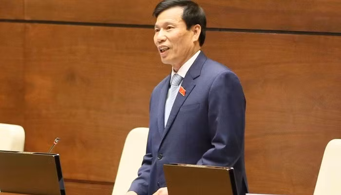 Đại biểu Nguyễn Mai Bộ chất vấn Bộ trưởng Văn hóa Nguyễn Ngọc Thiện về hành vi lệch chuẩn khi lợi dụng vấn đề tâm linh thực hiện hành vi vi phạm pháp luật, song do “hiểu lầm” câu hỏi của đại biểu, Bộ trưởng Thiện lại trả lời về lệch chuẩn văn hóa. Ông dẫn chứng việc người mẫu Ngọc Trinh ra nước ngoài dự Liên hoan phim Cannes nhưng không phải do Bộ cử đi. Người đứng đầu ngành văn hóa gọi Ngọc Trinh là “hiện tượng lệch chuẩn”, xã hội cần lên án, phê phán gay gắt.