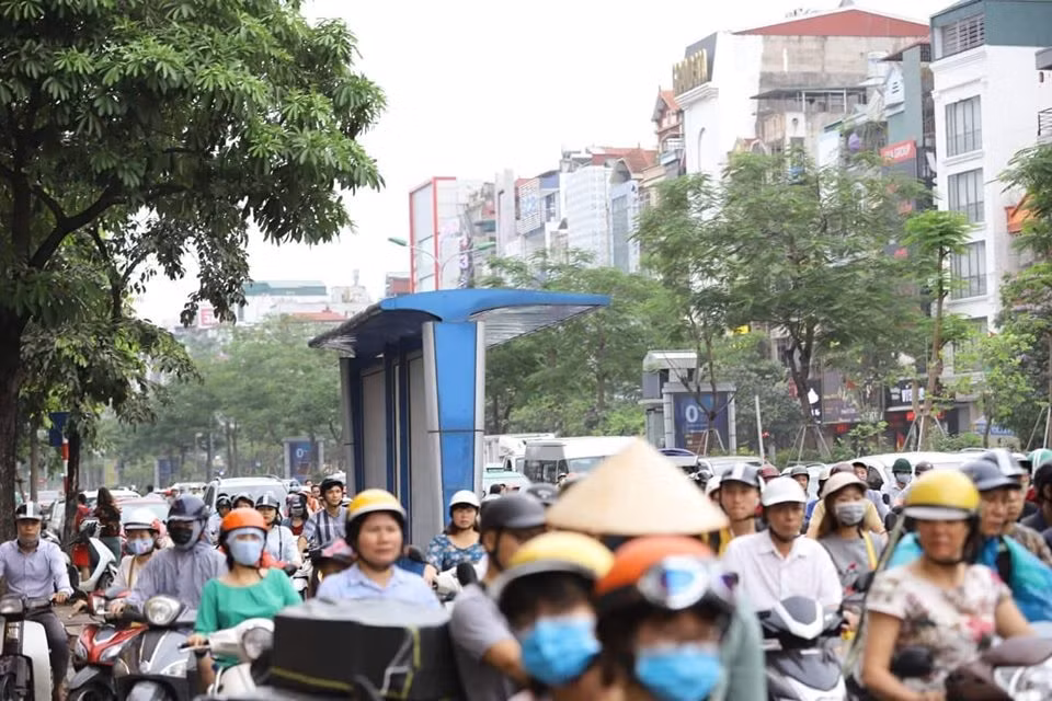 Tram xe buyt “lac loi” giua dong xe tap nap tren con duong 700 ti dong-Hinh-5