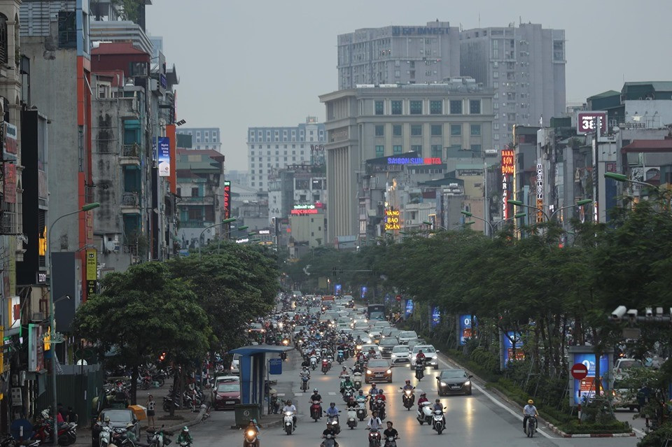 Nhiều người cho rằng, nguyên nhân tắc đường có thể do trạm xe buýt được đặt đúng đoạn đường "thắt nút cổ chai".