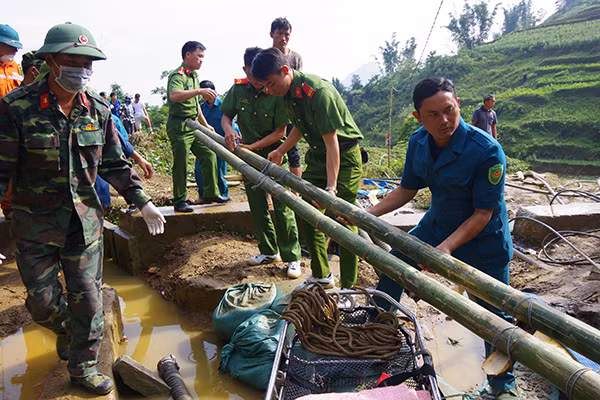 Đến khoảng 8 giờ sáng ngày 9/9, nạn nhân được tìm thấy trong tình trạng đã tử vong trước đó vài ngày. Do thi thể bị ngập nước lâu ngày, trương to, nên vẫn chưa đưa được ra khỏi hang. Cho nên lực lượng chức năng tiếp tục tìm cách mở rộng lối thắt eo để sớm đưa được tử thi ra ngoài.