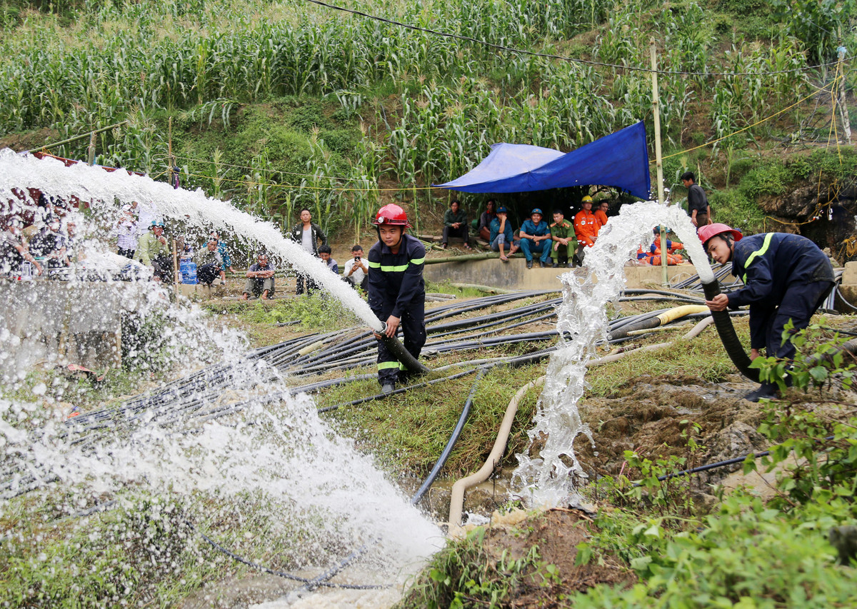 Giai cuu nan nhan o Si Ma Cai: Tram nguoi dung truoc hang cho dieu ky dieu-Hinh-2