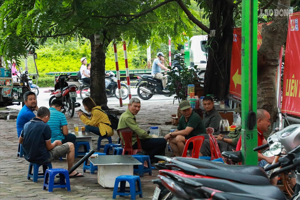 Quán trà đá vỉa hè đông khách hơn rất nhiều so với trước đây.